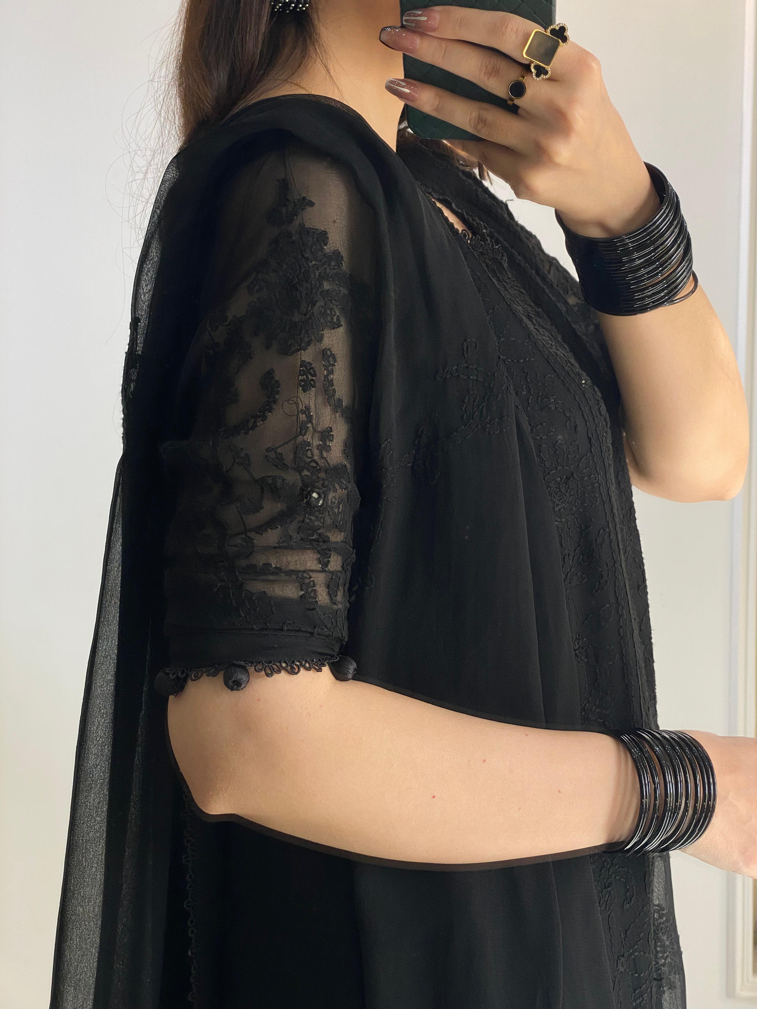 Riwaayat-e-Gulnaar (Black)