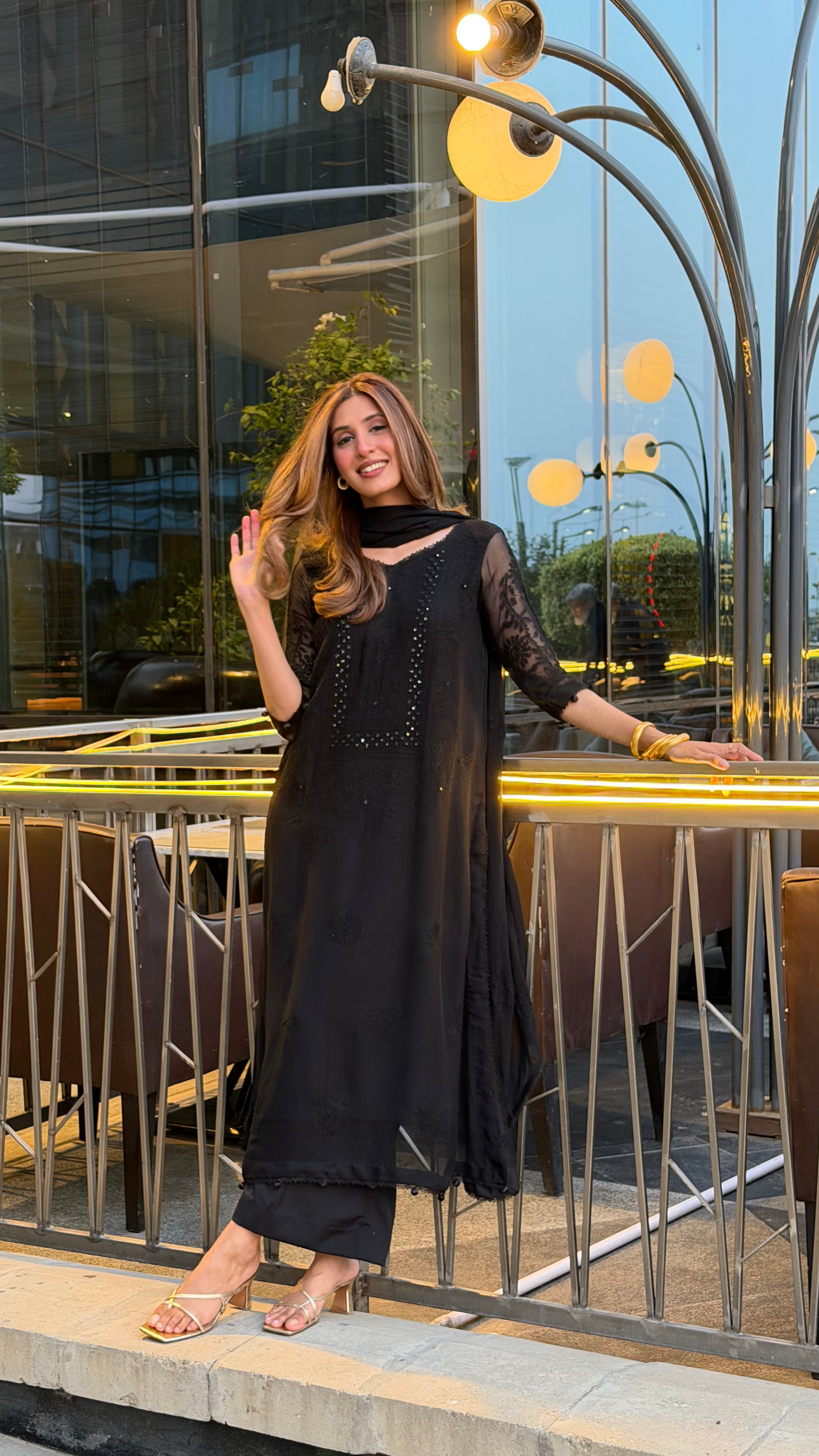 Riwaayat-e-Gulnaar (Black)