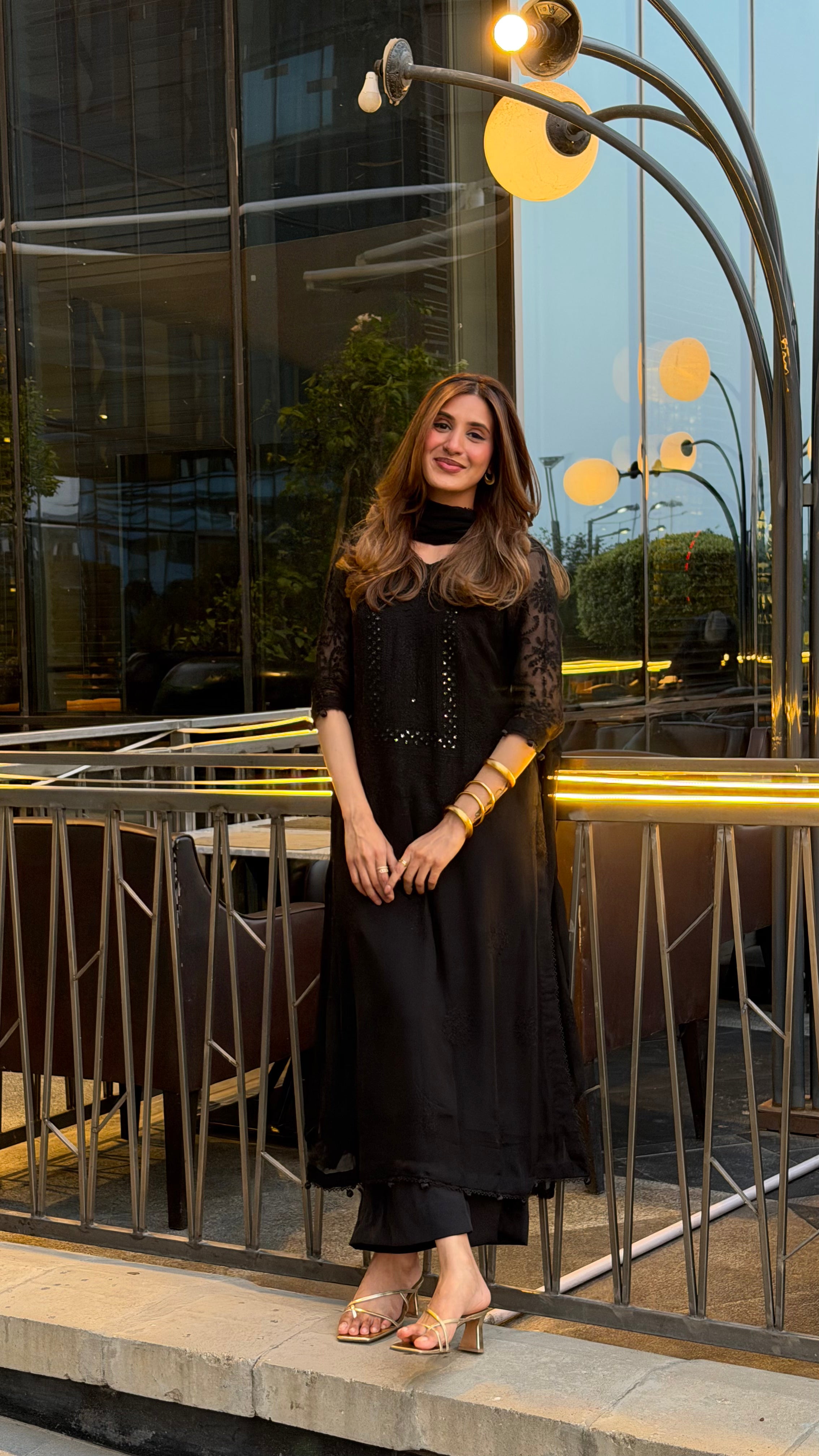 Riwaayat-e-Gulnaar (Black)
