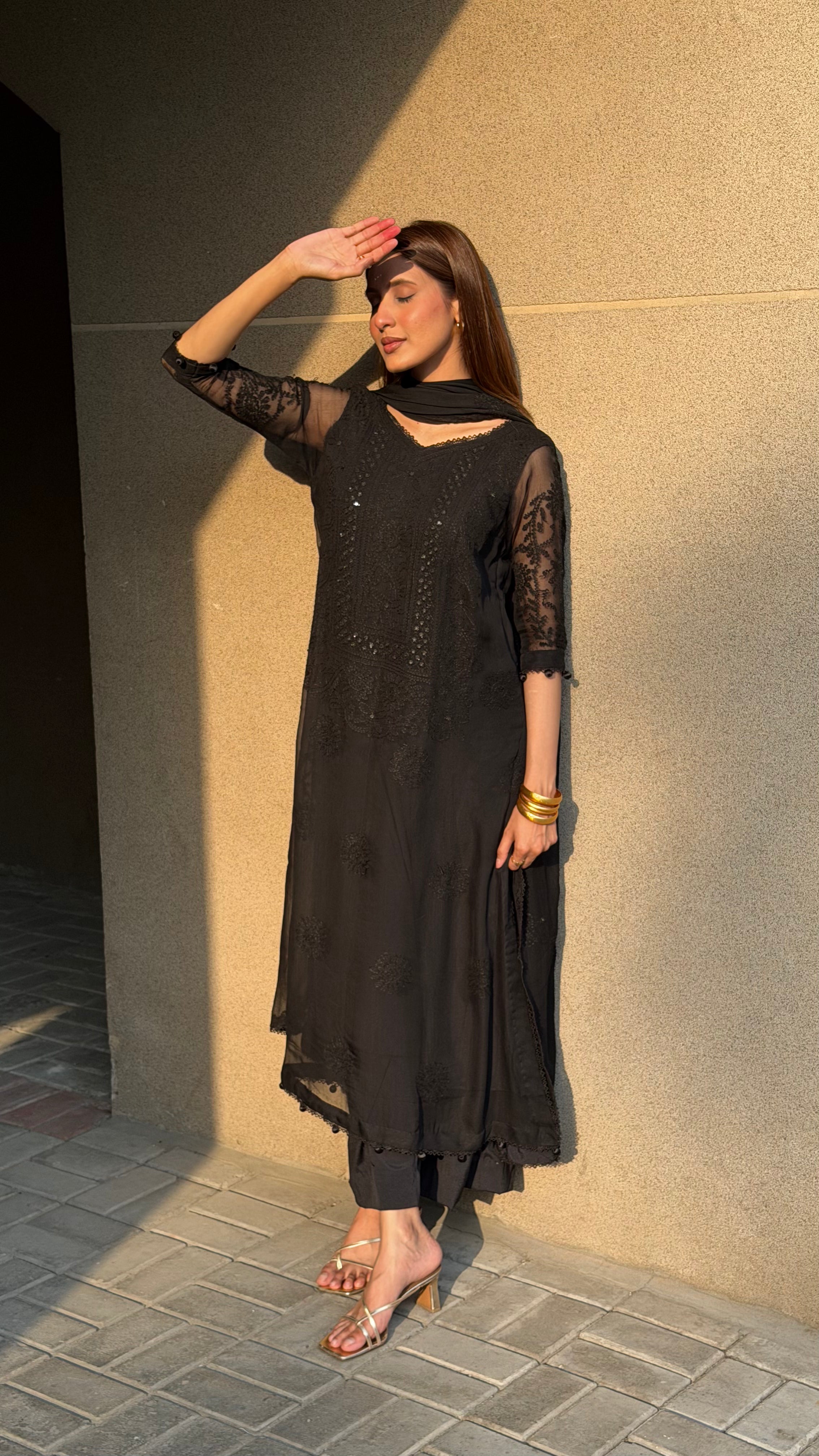 Riwaayat-e-Gulnaar (Black)